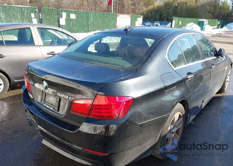 2013 BMW 528I xDrive z USA, uszkodzony, nr VIN WBAXH5C58DD111600